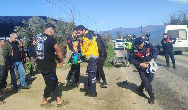 İzmir'de iki motosikletin çarpıştığı kazada bir kişi öldü, bir kişi yaralandı