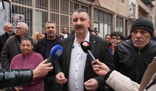 İzmir'de tünel inşaatı nedeniyle evleri zarar gören mahalle sakinlerinden belediyeye tepki