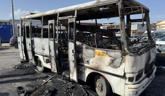 İzmir'de yanan midibüsteki 16 yaşındaki çocuk öldü