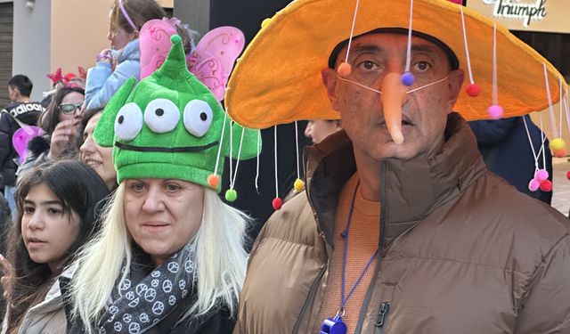 Yunanistan Paskalya orucu öncesi kostümlü geçit törenlerine sahne oldu