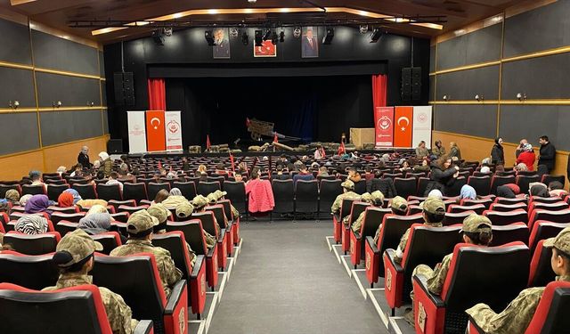 Devlet korumasındaki kız çocukları Çanakkale ruhunu sahneye taşıdı