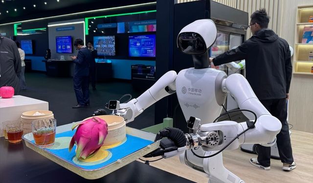 Mobil Dünya Kongresi'nde yapay zekalı 'Metal Yaka' sahaya iniyor