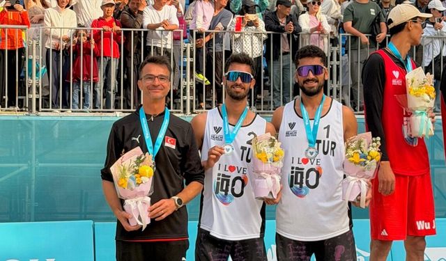 Yusuf Özdemir-Batuhan Kuru ikilisinden Çin'deki plaj voleybolu turnuvasında gümüş madalya