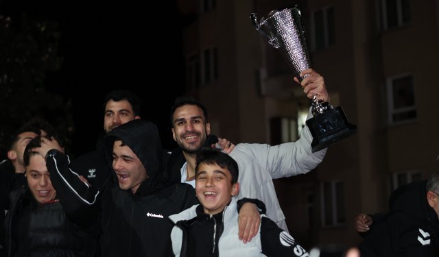 Efeler Ligi'ne yükselen Sungurlu Belediyespor Erkek Voleybol Takımı'na coşkulu karşılama