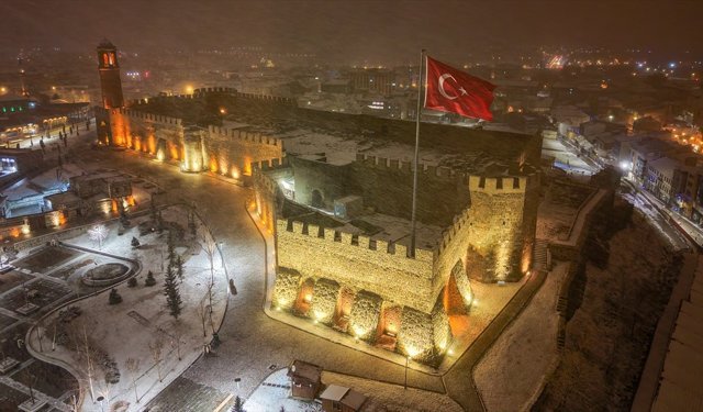 Erzurum'da kar yağışı etkili oldu