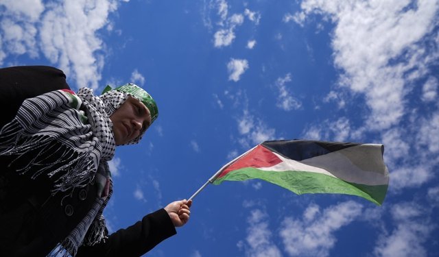 İzmir'de İsrail'in Filistinli esirlere yönelik 'idam yasası' protesto edildi