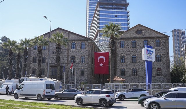 İzmir'de Vakıflar Genel Müdürlüğüne devredilen eski DGM binalarının tahliye süreci tamamlandı