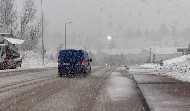 Samsun ve Kastamonu'da kar yağışı etkisini sürdürüyor