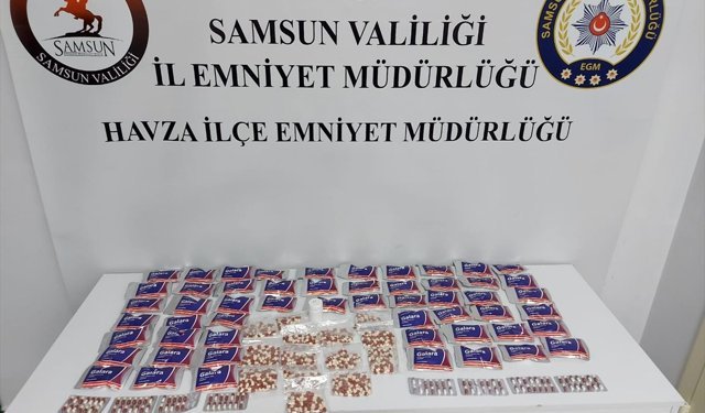Samsun'da uyuşturucu hap ele geçirilen araçtaki 2 zanlı gözaltına alındı