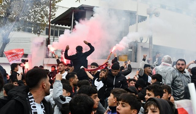 Trendyol 1. Lig'e yükselmeyi garantileyen Batman Petrolspor'da şampiyonluk sevinci