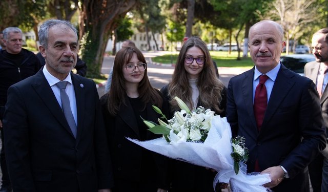 YÖK Başkanı Özvar, İzmir'de üniversiteleri ziyaret etti