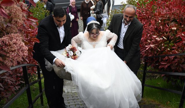 Düzce'de down sendromlu Elif'in gelinlik giyme hayali gerçek oldu