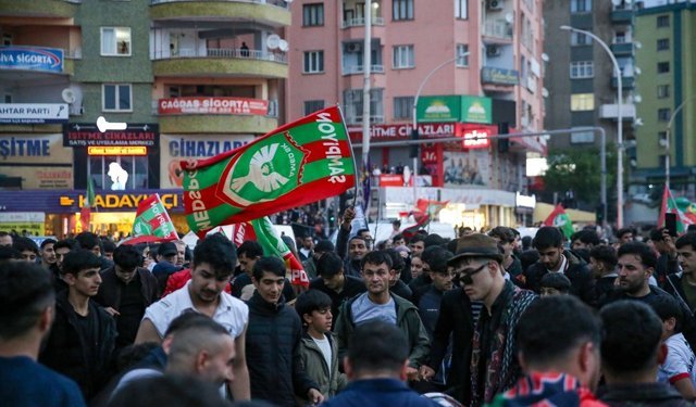 GÜNCELLEME - Amed Sportif Faaliyetler'in Süper Lig'e yükselmesi Diyarbakır'da coşkuyla kutlandı