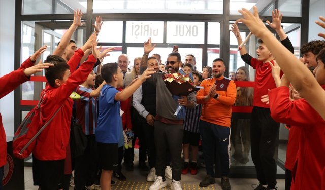 Trabzonspor'un eski futbolcusu Alanzinho, öğrencilerle buluştu
