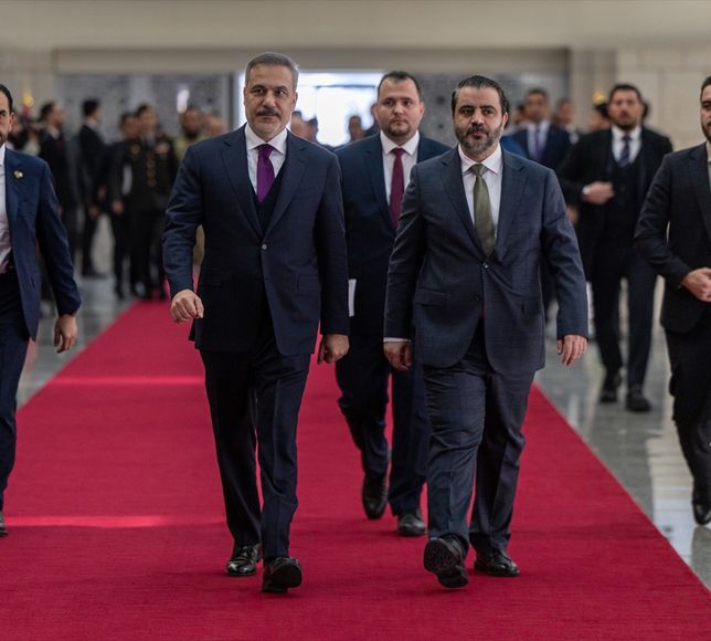 Dışişleri Bakanı Fidan, Savunma Bakanı Güler ve MİT Başkanı Kalın, Suriye lideri Şara ile görüştü