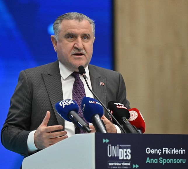 Gençlik ve Spor Bakanı Osman Aşkın Bak, ÜNİDES'in programına katıldı