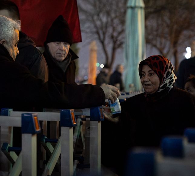 Başkentte 'kandillerde süt ikramı' geleneği sürdürülüyor