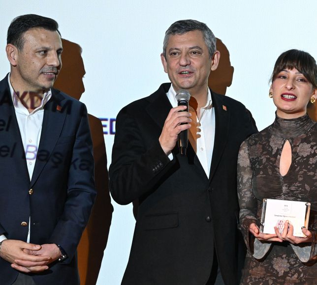 CHP Genel Başkanı Özel, SES Eşitlik ve Dayanışma Derneği Yılın Kadınları Ödül Töreni'ne katıldı