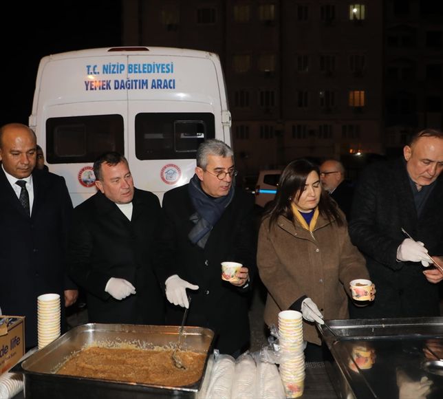 6 Şubat depremlerinin yıl dönümünde Nizip'te anma töreni düzenlendi