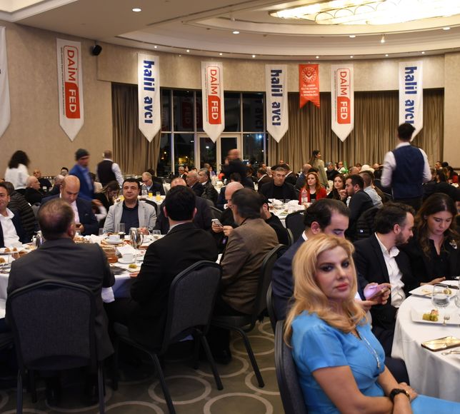 Adana'da koruyucu aileler ve evlatları iftar programında buluştu