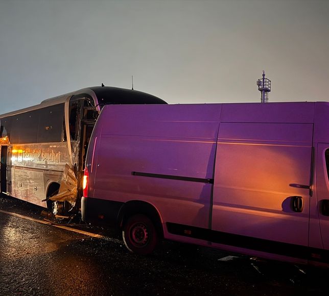 Anadolu Otoyolu'nda zincirleme trafik kazasında 7 kişi yaralandı