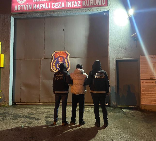 Artvin'de uyuşturucu operasyonunda yakalanan 2 şüpheli tutuklandı