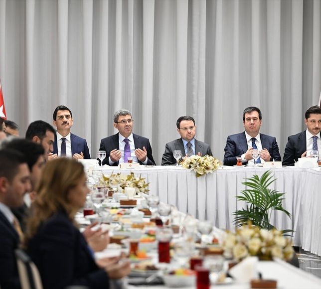Bakan Gürlek HSK üyeleri ve çalışanlarıyla iftarda buluştu: