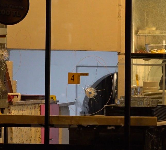 Çanakkale'de bir lokantaya düzenlenen silahlı saldırıda 1 kişi yaralandı