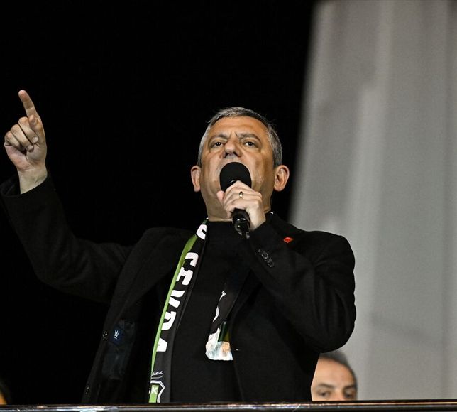 CHP Genel Başkanı Özel, partisinin Bakırköy mitingine katıldı