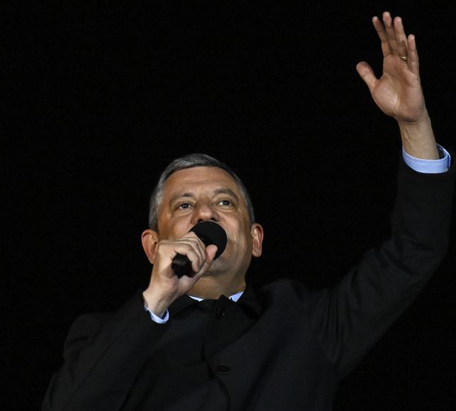 CHP Genel Başkanı Özel, partisinin Büyükada'da düzenlenen mitingine katıldı