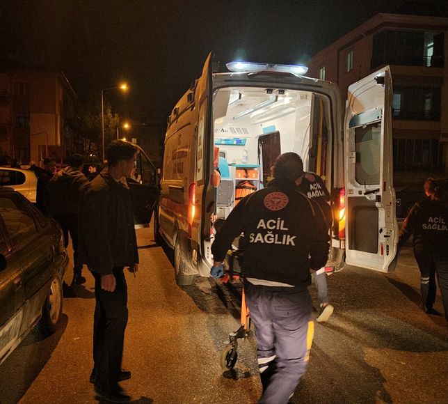 Çorum'da otomobil ile hafif ticari aracın çarpıştığı kazada 2 kişi yaralandı