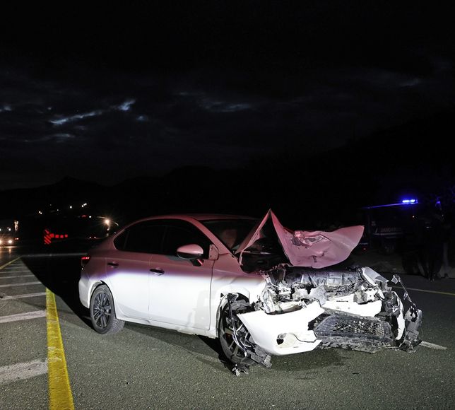 Elazığ'da iki otomobilin çarpışması sonucu 3 kişi yaralandı