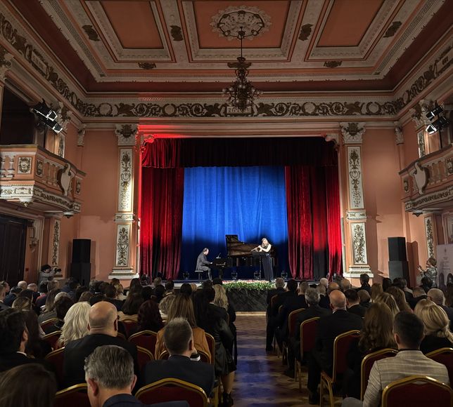 Flüt sanatçısı Zeynep Keleşoğlu ile piyanist Gökhan Aybulus Bulgaristan'da konser verdi