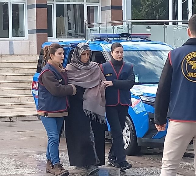 GÜNCELLEME - Manisa'da 2009'da kaybolan genç kızın öldürülmesine ilişkin 2 zanlı tutuklandı