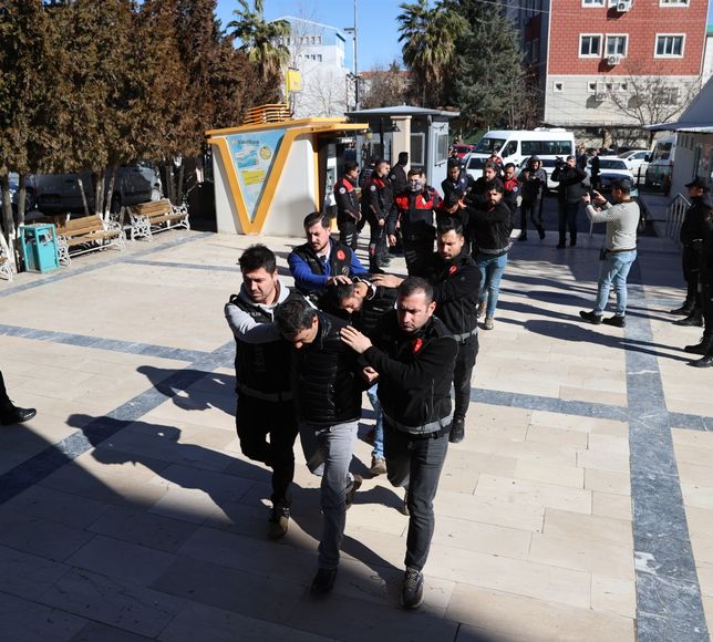 GÜNCELLEME - Şanlıurfa'daki kuyumcu soygununa ilişkin yakalanan 6 şüpheliden 4'ü tutuklandı