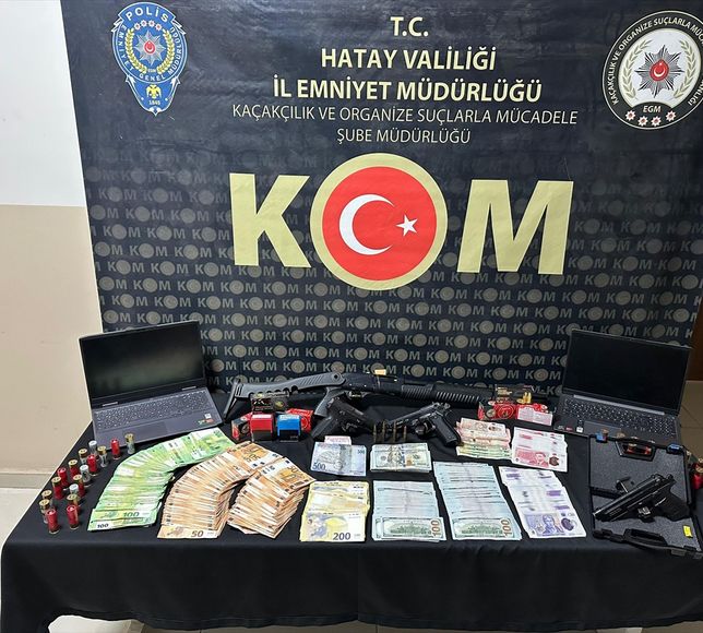 Hatay merkezli rüşvet ve kaçakçılık operasyonunda 26 zanlı tutuklandı