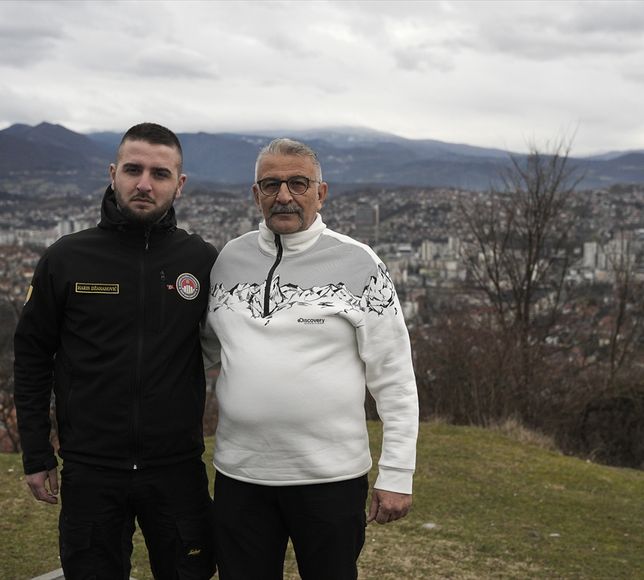 Hataylı depremzede, kendisini enkazdan kurtaran Boşnak arama kurtarma ekipleriyle 3 yıl sonra buluştu