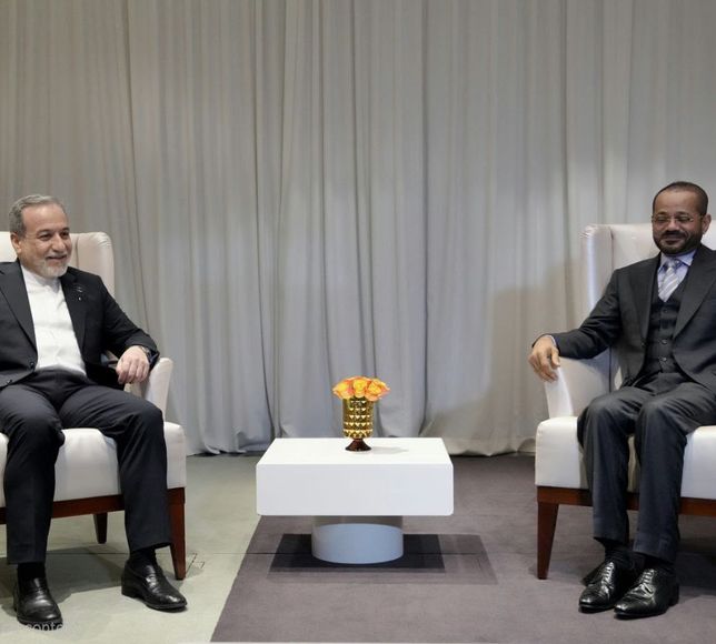 İran Dışişleri Bakanı, ABD ile görüşmeler öncesi Cenevre'de Ummanlı mevkidaşıyla bir araya geldi