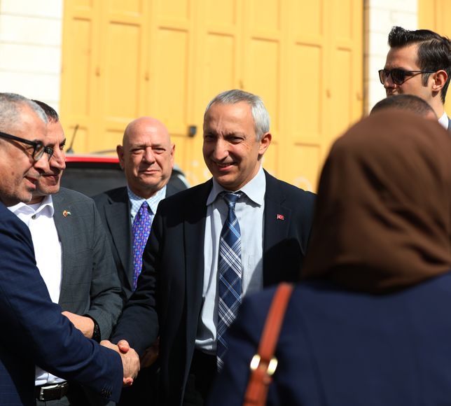 İsrail ordusundan diplomatik heyetin Harem-i İbrahim ziyareti sırasında gazetecilere giriş yasağı