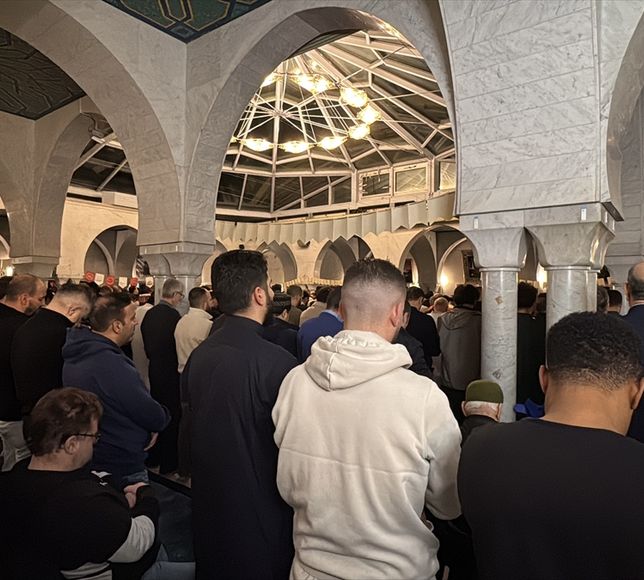 İsviçre'de ramazan ayının ilk teravih namazı kılındı