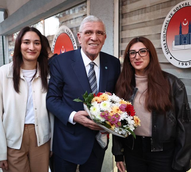 İYİ Parti Genel Başkanı Dervişoğlu, öğrenci yurdunda iftara katıldı