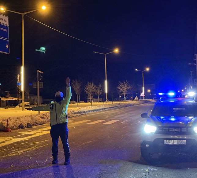 Kahramanmaraş'ta kar yağışı ve fırtına yaşamı olumsuz etkiliyor