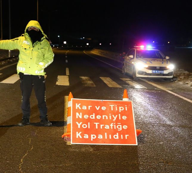 Kars ve Ardahan'da olumsuz hava koşulları ulaşımı aksatıyor