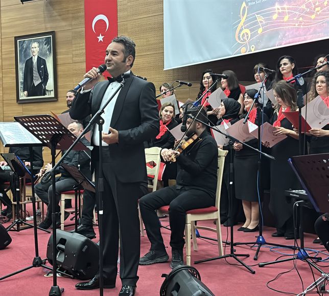 Kastamonu'da akademisyenlerden oluşan koro konser verdi