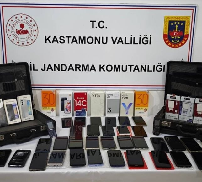 Kastamonu'da kaçakçılık operasyonunda 3 zanlı yakalandı