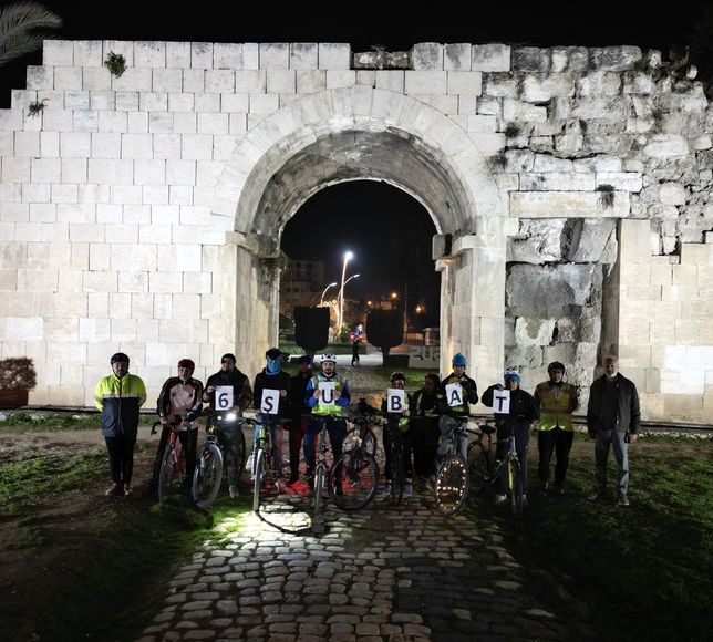 Mersin'de bisikletliler 6 Şubat depremlerinde hayatını kaybedenleri anmak için pedal çevirdi