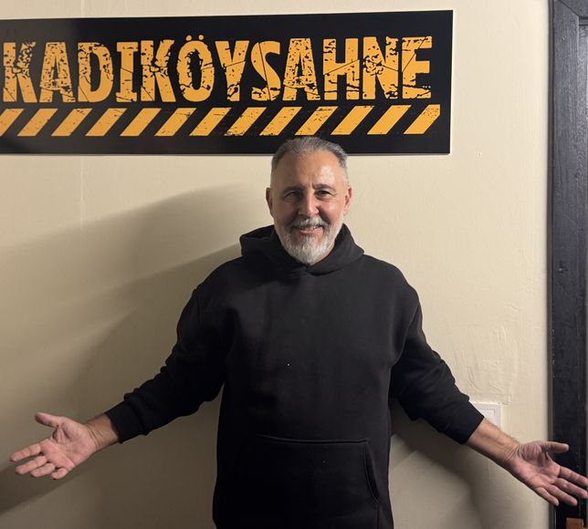 Oyuncu Kemal Başar, Kadıköy Sahne'de konser verdi