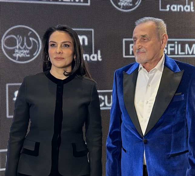 Ressam Devrim Erbil'i anlatan 'Devrim Erbil: Gökyüzü Öyle Maviydi Ki' filminin galası yapıldı