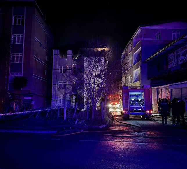 Samsun'da 4 katlı binada çıkan yangında bir kişi yaralandı