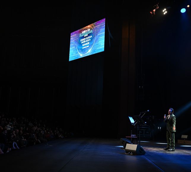 Sanatçılar Ender Doğan ve Fatih Koca, 'Külliye'de Ramazan' etkinliklerinde konser verdi